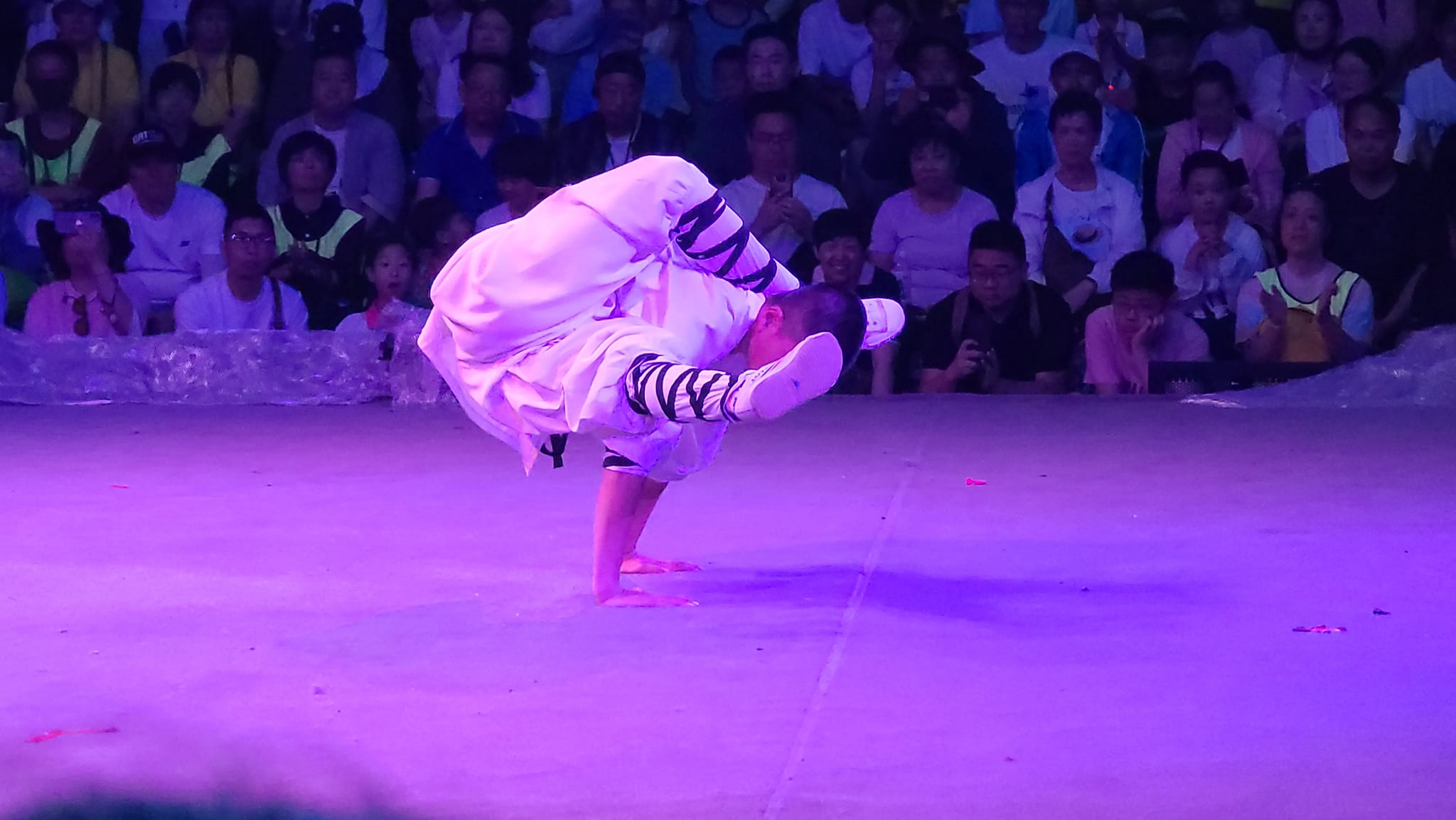 Shaolin Temple Stage Show Amazing I ching Chi Yoga Posture Contortionist